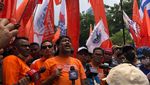 Penampakan Ribuan Buruh Geruduk Istana Presiden