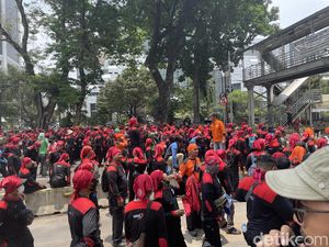 Buruh Demo Minta UMP 2023 Naik 13%, Pengusaha: Rumus dari Mana?