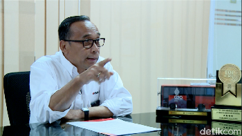 Terobos Tradisi: Dagang Bus Listrik hingga Bikin Kereta Cepat Sendiri