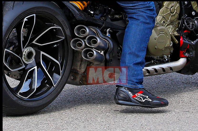 Ducati Diavel V4