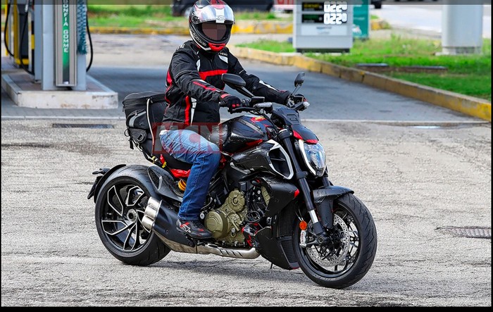 Ducati Diavel V4