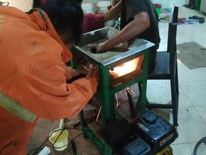 Detik-detik Evakuasi Jari Pekerja Rumah Makan Wonogiri Terjepit Mesin Giling
