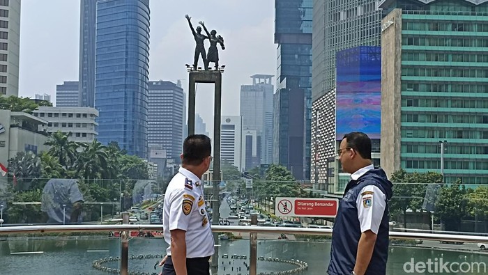 Gubernur DKI Jakarta Anies Baswedan kembali meninjau revitalisasi Halte Bundaran HI di Jakarta Pusat.