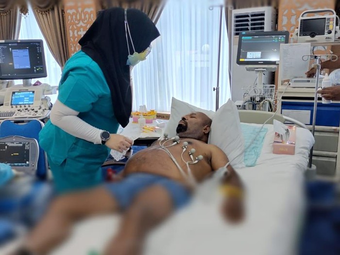 Gubernur Papua Lukas Enembe diperiksa dokter Singapura