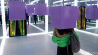 Di dalamnya, ada pemandu yang akan memberikan informasi terkait dengan tema di tiap ruangan. Agar dapat memberikan informasi secara tepat, tiap ruangan hanya boleh diisi 4-5 orang. Traveler boleh foto-foto dan membuat video selama 2 menit di tiap ruangan.