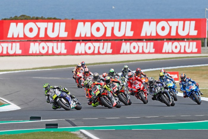 PHILLIP ISLAND, AUSTRALIA - OCTOBER 27: Cal Crutchlow of Great Britain and LCR Honda leads the field during the MotoGP race during the 2019 MotoGP of Australia at Phillip Island Grand Prix Circuit on October 27, 2019 in Phillip Island, Australia. (Photo by Mirco Lazzari gp/Getty Images)