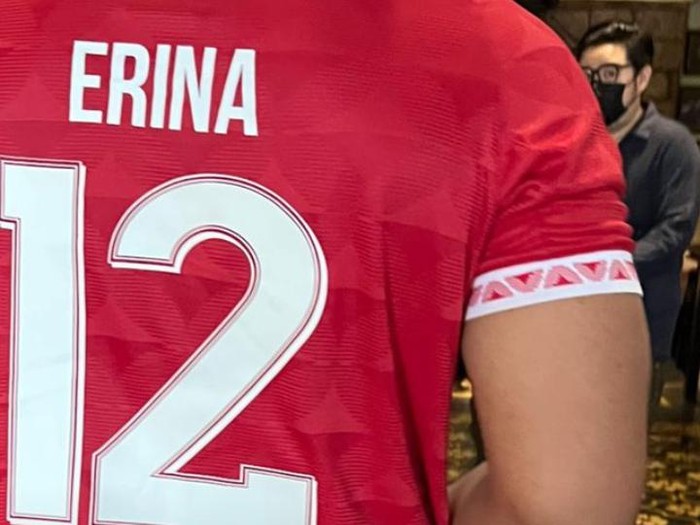 Instastory Erina Gudono yang menunjukan Kaesang Pangarep mengenakan jersey bertulis namanya.