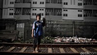 Sementara itu, Kepala Humas PT KAI Daop 1 Jakarta Eva Chairunisa mengatakan pihaknya memang sudah mengultimatum agar warga pemilik bedeng di dekat kawasan JIS untuk mengosongkan kediamannya. 