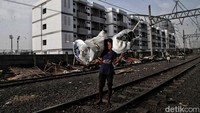 Bangunan yang ditertibkan itu berdiri dilahan milik PT KAI.
