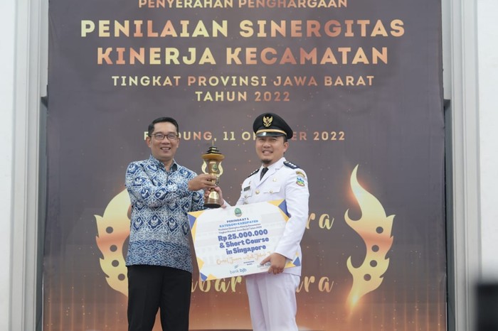Kecamatan Selaawi di Kabupaten Garut mendapatkan penghargaan peringkat 1 dalam penilaian sinergitas kinerja kecamatan tingkat Provinsi Jawa Barat Tahun 2022.