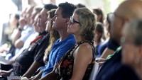 Kerabat korban hadir dalam peringatan 20 tahun bom Bali di Konsulat Australia, Denpasar, Bali, Rabu (12/10/2022). 202 orang meninggal, sebagian besar adalah turis asing, 88 di antaranya merupakan warga Australia.  