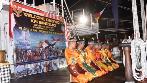 Suasana Cocktail Party di geladak KRI Bima Suci-945