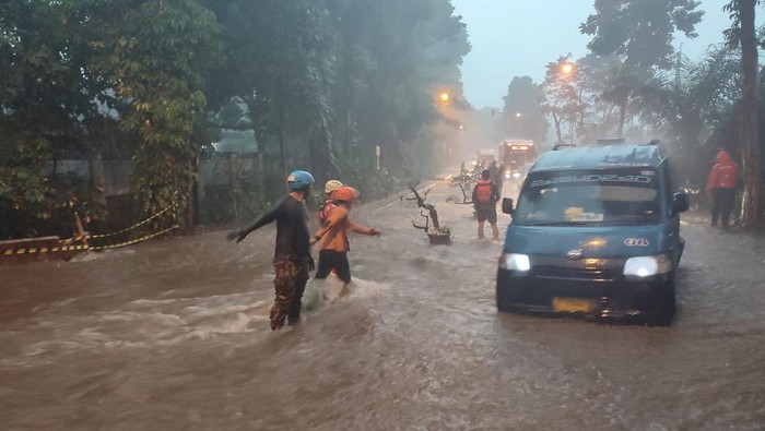 Lokasi mahasiswi IPB terseret banjir dan jatuh ke gorong-gorong di Bogor.