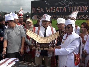 Sandiaga Uno Resmikan Desa Wisata Tondok Bakaru di Mamasa