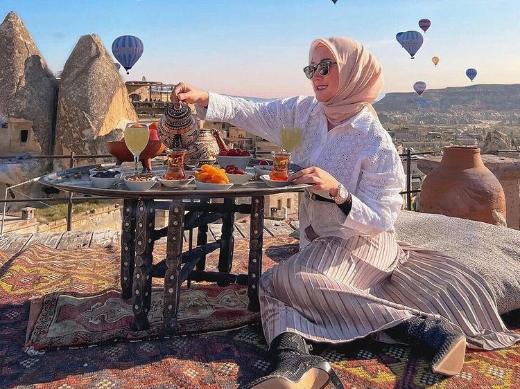 Ini Momen Seru Marissya Icha Saat Ngopi di Luar Negeri