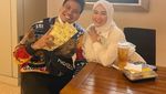 Ini Momen Seru Marissya Icha Saat Ngopi di Luar Negeri