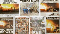 Sebuah gambar komposit yang menunjukkan berita utama halaman depan surat kabar Australia tentang serangan bom Bali, diambil di Sydney, Australia, Rabu (16/10/2002). Tragedi bom bali mengguncang dunia pada saat itu. (Chris McGrath/Getty Images).