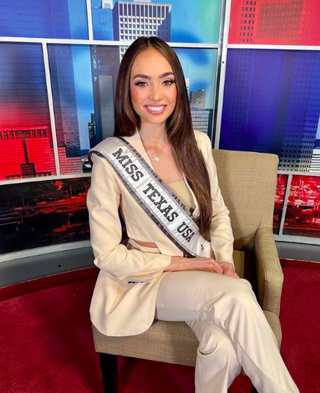 “Aku tidak akan pernah mengikuti kontes atau kompetisi apapun jika aku tahu aku dimenangkan. Aku punya integritas,” ungkapnya kepada E! Foto: dok. Instagram