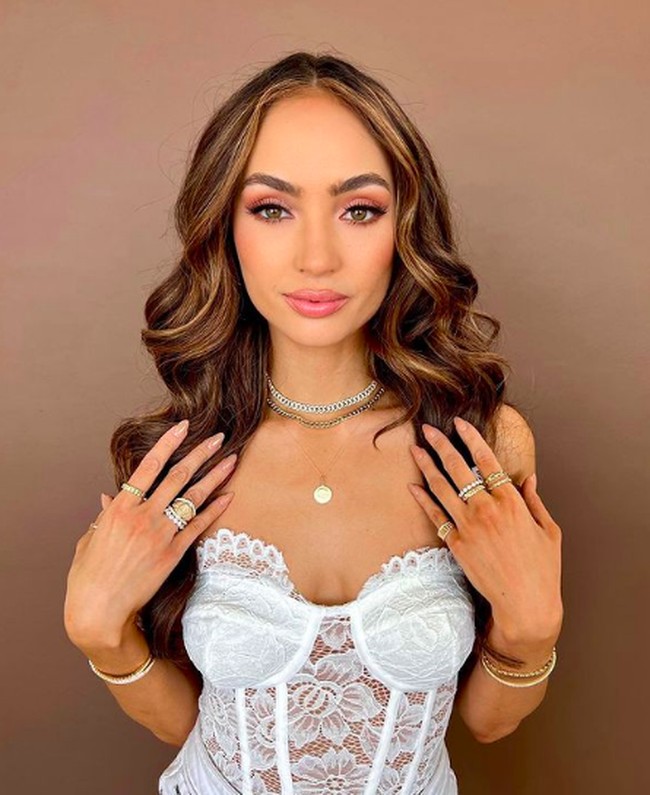 Sejumlah finalis curiga kemenangan R’Bonney adalah hasil dari kecurangan. Penobatan yang digelar di Nevada pada 3 Oktober kemarin berakhir dengan kemarahan sejumlah finalis. Sesaat R’Bonney diumumkan menjadi pemenang, sejumlah finalis memilih untuk turun dari panggung. Foto: dok. Instagram