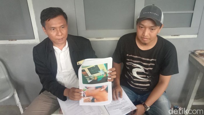 Mukhamad Rifai mengaku sebagai korban pengeroyokan tapi justru dipolisikan hingga akhirnya ditahan di Rutan Kudus. Dia pun berharap keadilan.