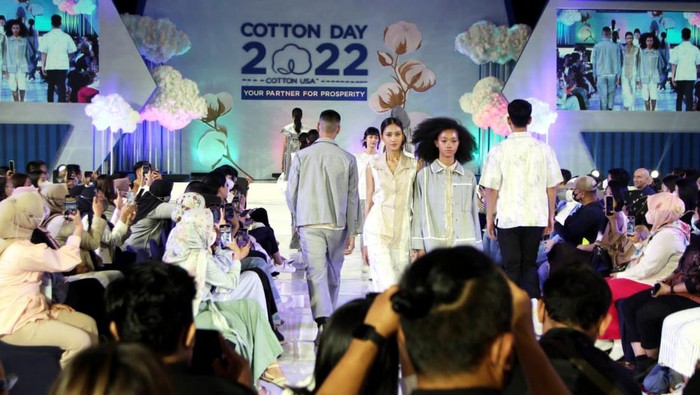 Peragaan Busana Ramaikan Cotton Day Tahunan di Jakarta Cotton Council International (CCI) Indonesia, gelar cotton day tahunan keenam di Jakarta. Acara ini digelar secara luring.