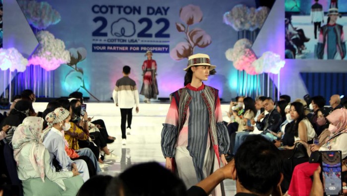 Peragaan Busana Ramaikan Cotton Day Tahunan di Jakarta Cotton Council International (CCI) Indonesia, gelar cotton day tahunan keenam di Jakarta. Acara ini digelar secara luring.