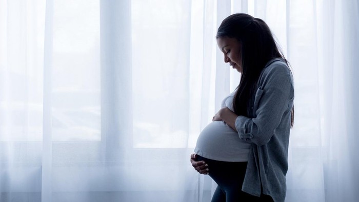 Ilustrasi perut ibu hamil 8 bulan turun jelang persalinan