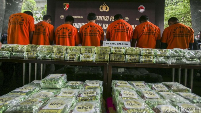 Polisi berhasil mengungkap kasus peredaran narkotika jaringan Malaysia-Indonesia. sebanyak 270,283 kg sabu yang disamarkan sebagai komoditi kopi disita.