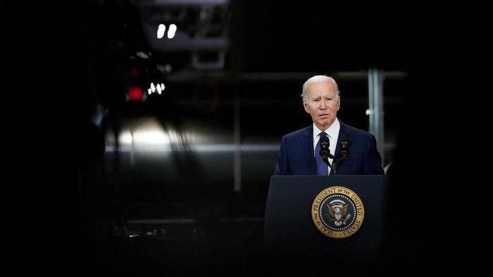 Biden Dikritik Habis-habisan Usai Tembak Jatuh Balon Mata-mata China