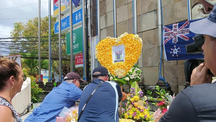Puncak peringatan detik-detik Bom Bali I akan digelar hari ini Rabu (12/10/2022) malam di Monumen Ground Zero. Peringatan akan dirangkai dengan pemutaran film dokomenter dan doa bersama. Puncak peringatan detik-detik Bom Bali I akan digelar hari ini Rabu (12/10/2022) malam di Monumen Ground Zero. Peringatan akan dirangkai dengan pemutaran film dokomenter dan doa bersama.
