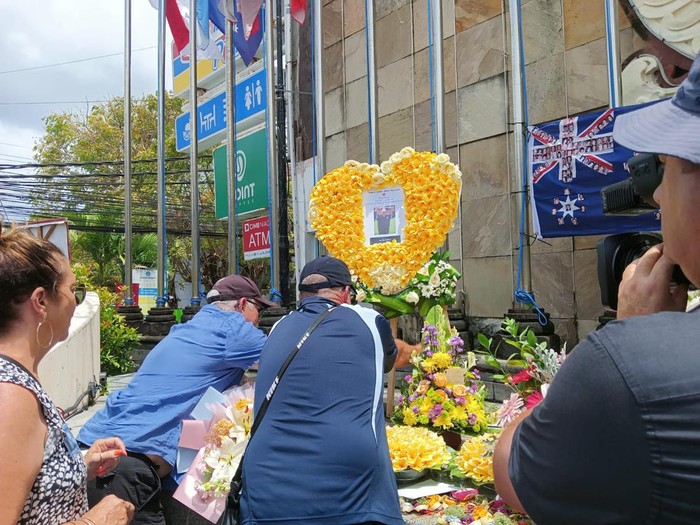 Puncak peringatan detik-detik Bom Bali I akan digelar hari ini Rabu (12/10/2022) malam di Monumen Ground Zero. Peringatan akan dirangkai dengan pemutaran film dokomenter dan doa bersama.