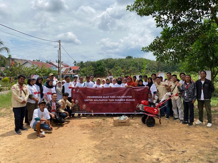 Relawan Ganjar Beri Bantuan Alat dan Bibit untuk Kelompok Tani di Jambi