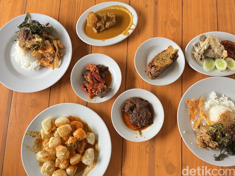 RM Simay: Empuknya Juara! Rendang Daging Racikan RM Padang Berusia 42 Tahun