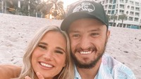 Miller sempat melamar Ruby di Miami, Florida pada Maret 2022 silam. Hingga keduanya menikah pada 8 Oktober 2022 di Townswille, Australia. Foto: Instagram @rubyadrianamiller