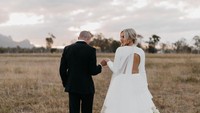 Keduanya menikah pada 8 Oktober 2022 di Townswille, Australia. Foto: Instagram @rubyadrianamiller