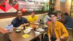 Satria Mulia yang Akan Dipolisikan Rizky Billar Doyan Makan Pizza dan Ngopi