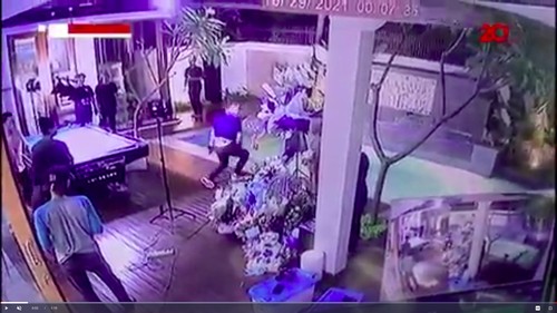 Screenshoot Video Rizky Billar Lempar Bola Biliar ke Lesti Kejora