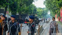 Hari ini, massa buruh menyuarakan tuntutan seperti kenaikan upah 6%.