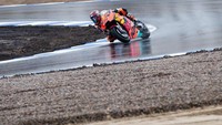 Di luar pembangunan yang belum selesai, Sirkuit KymiRing mendapatkan kritik dari pebalap yang sudah mencobanya pada tes MotoGP 2019 lalu. Pebalap dari Red Bull KTM saat itu, Mika Kallio mengatakan, KymiRing didominasi tikungan lambat yang sangat menyulitkan aksi salip menyalip antar rider. Foto: Instagram @kymiring