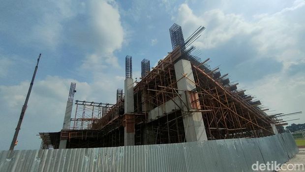 Stadion RAA Adiwijaya di Garut yang masih proses pembangunan.