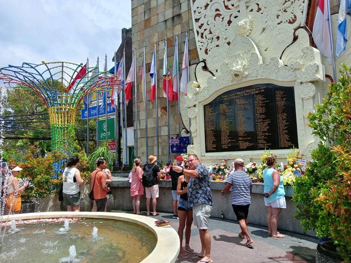 Suasana Monumen Ground Zero di Jalan Raya Legian, Kuta, Badung, Bali, Rabu (12/10/2022). Hari ini merupakan peringatan dua dekade atau 20 tahun Tragedi Bom Bali I yang terjadi pada 12 Oktober 2022 silam.