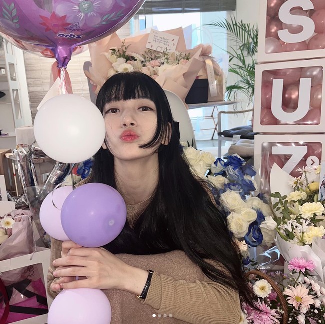 Potongan rambut itu sudah terlihat sejak akhir Juli 2022 saat Suzy syuting drama Korea Netflix, The Girl Downstairs. Foto: Instagram