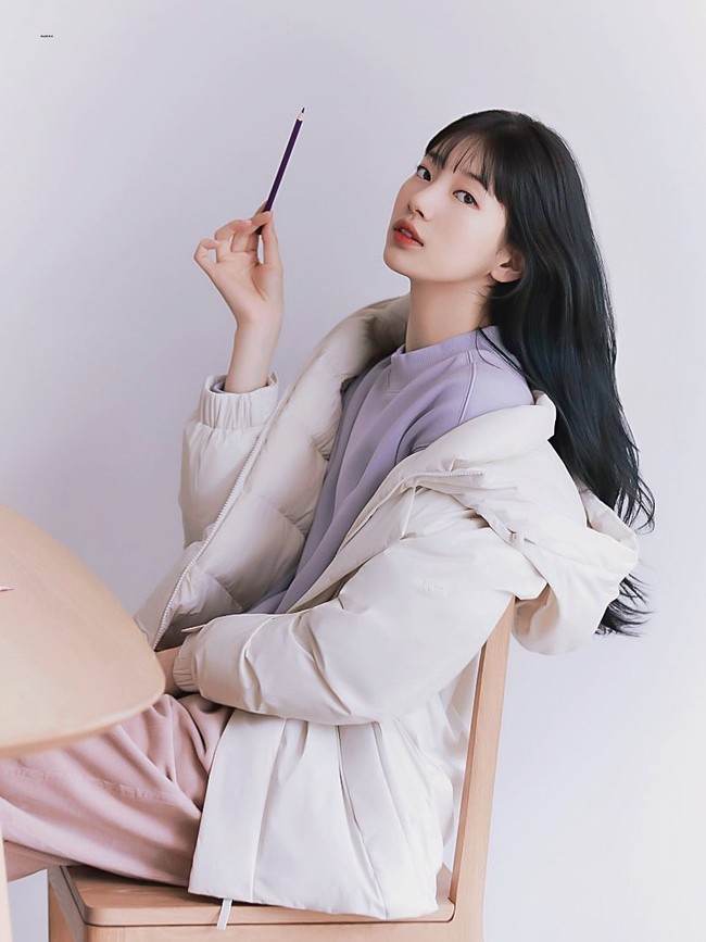 Idol KPop yang mendapat julukan CF Queen itu juga memancarkan kecantikannya dalam pemotretan bersama brand K2. Foto: Instagram