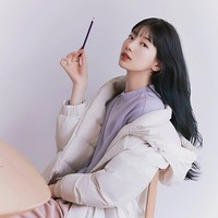 Idol KPop yang mendapat julukan CF Queen itu juga memancarkan kecantikannya dalam pemotretan bersama brand K2. Foto: Instagram