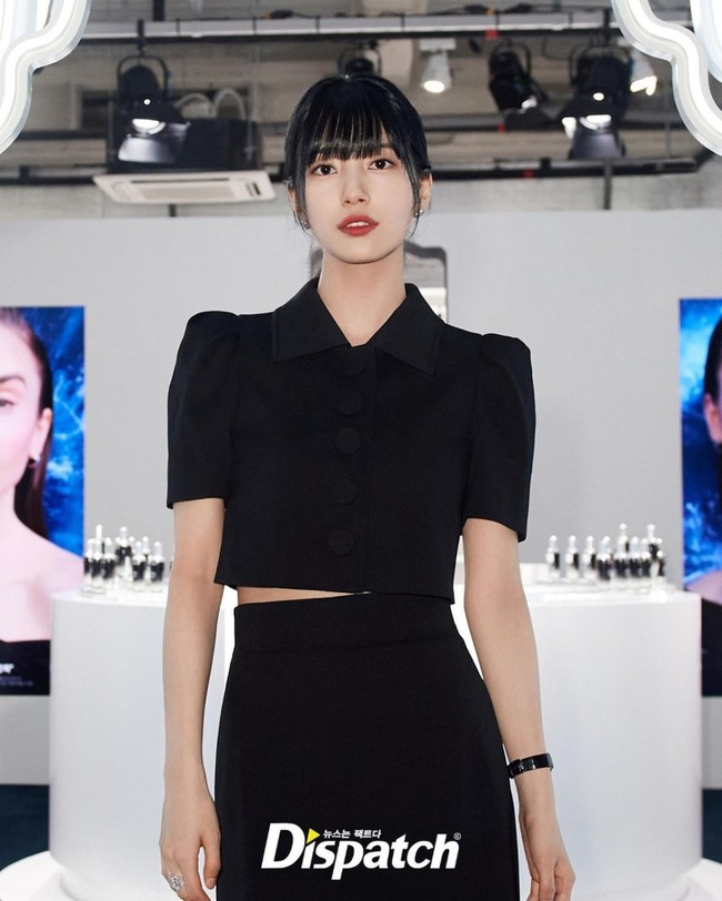 “Dia adalah Suzy yang terlihat cantik dalam segala gaya,” “Aku pikir dia adalah idol wanita tercantik,” “Bagaimana bisa orang membenci wajahnya,” komentar sejumlah netizen Korea yang memuji penampilan Suzy dengan rambut barunya. Foto: Instagram