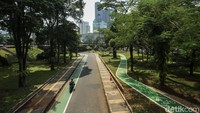 Suasana taman tampak asri.