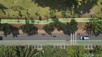 Kini taman ini juga dilengkapi kamar mandi dan tempat parkir sepeda.