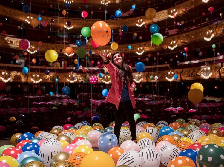 Uniknya Gedung Teater Berubah Jadi Taman Penuh Balon!