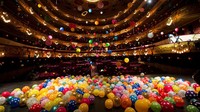 Flavia Junqueira mengatakan karya seni instalasi balon raksasa yang dibuatnya bukan sekadar main-main.  Foto: Getty Images/Jordi Vidal