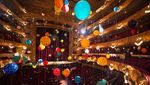 Uniknya Gedung Teater Berubah Jadi Taman Penuh Balon!
